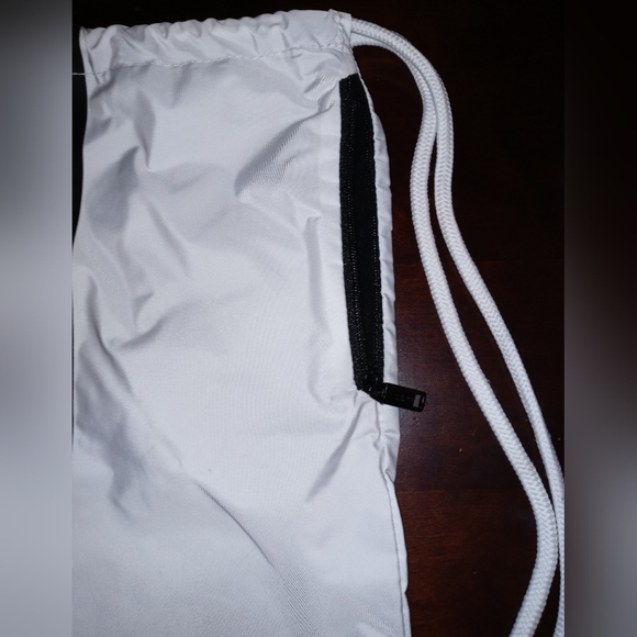 Adidas draw string back pack - Picture 4 of 5